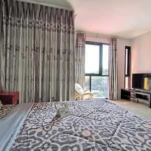 Zimmer mit Kingsize-Bett